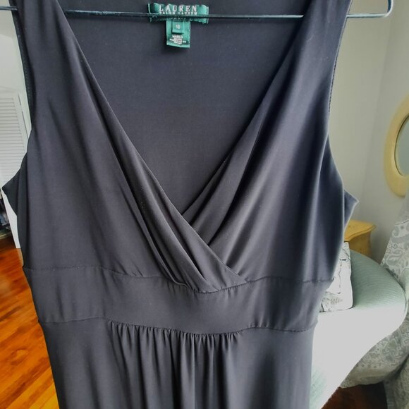 CLEARANCE Ralph Lauren classic maxi dress, very soft jersey material, v neck - Picture 4 of 5